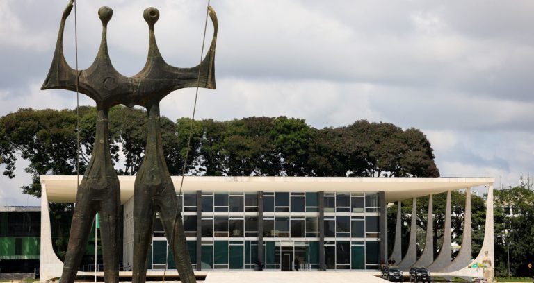 STF inicia julgamento de Bolsonaro e ex-ministros por acusação de tentativa de golpe