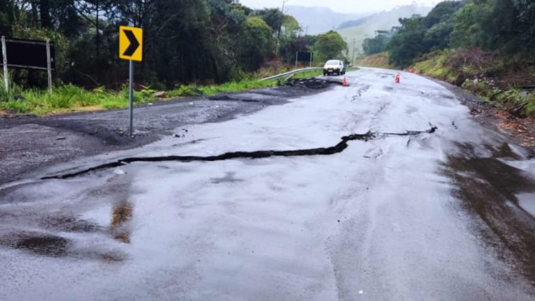 SC-114 tem trânsito interditado em São Joaquim por rachaduras no pavimento