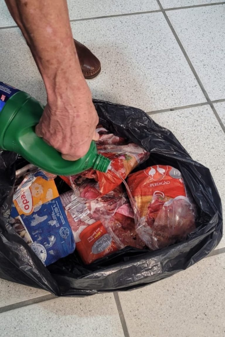 Vigilância Sanitária apreende 217 kg de produtos vencidos em Gravatal