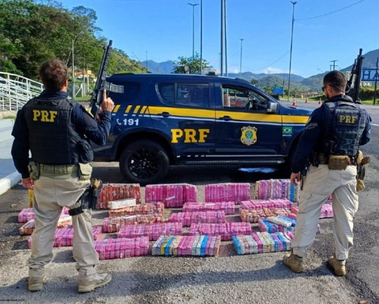 PRF apreende 250 kg de maconha em caminhonete de Capivari de Baixo, na BR-101