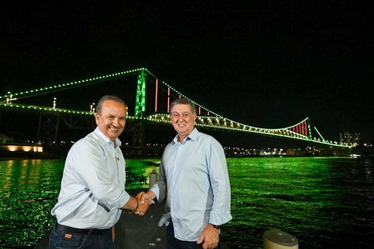 Ponte Hercílio Luz ganha nova iluminação cênica em teste acompanhado por Jorginho Mello