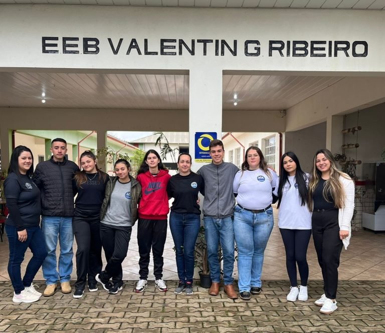 Estudantes de SC dominam desafio nacional de economia