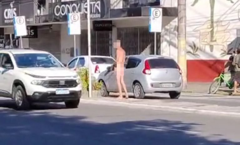 Homem é flagrado sem roupa no Centro de Tubarão nesta quarta-feira