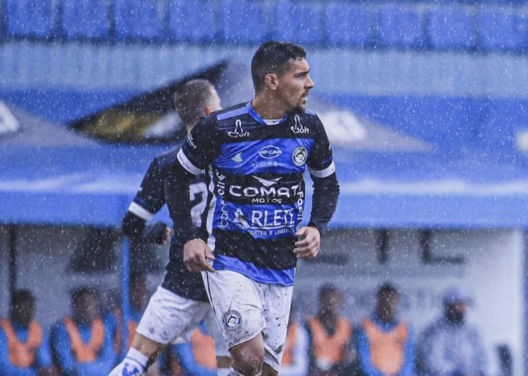 Ex-Atlético Tubarão é o novo reforço na zaga do Manaus