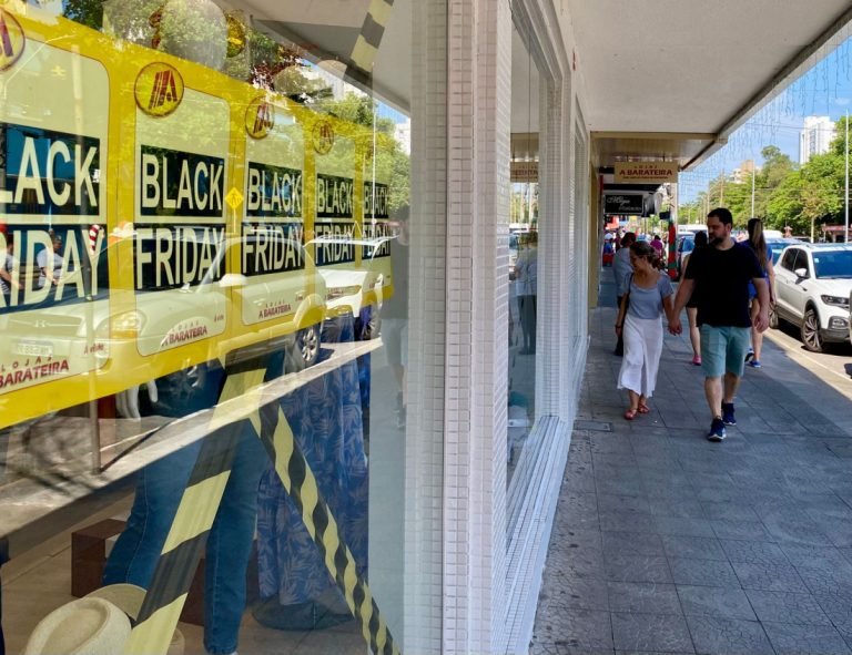 Comércio de Tubarão funciona até as 22h na Black Friday