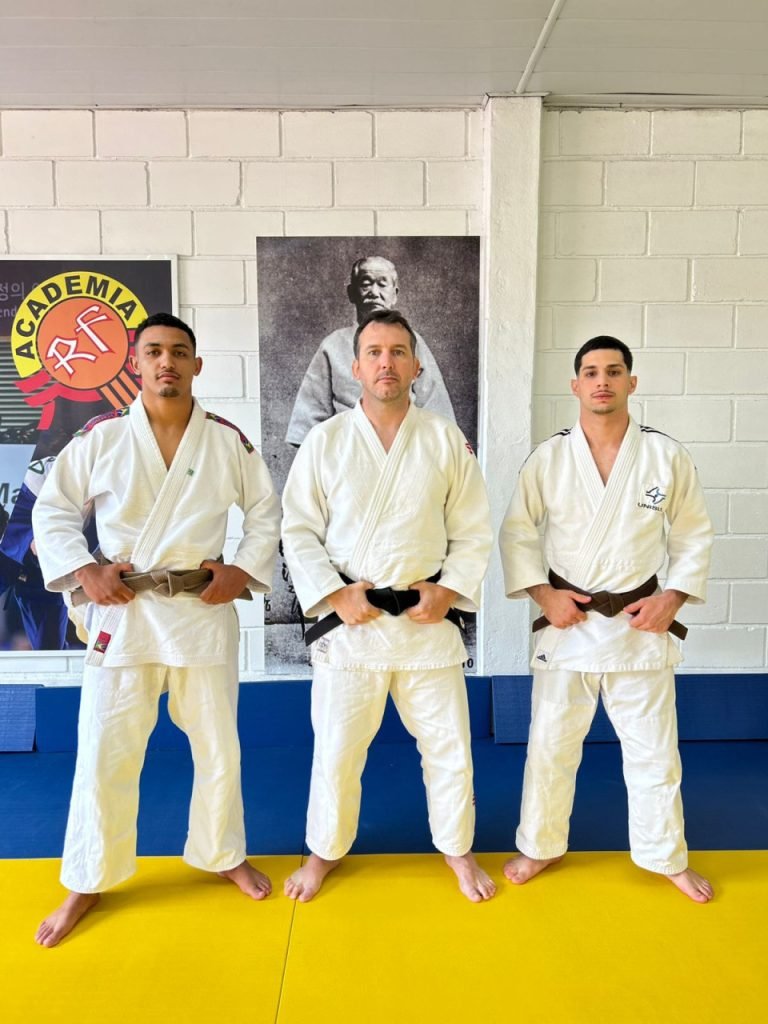 Jovens de Tubarão fazem história ao conquistar faixa preta em judô