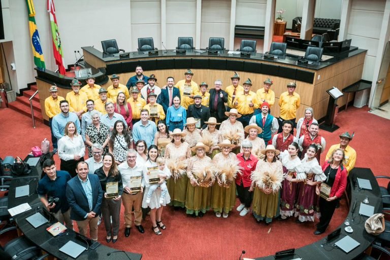“La Bella Polenta” celebra a imigração italiana em pré-estreia emocionante na ALESC