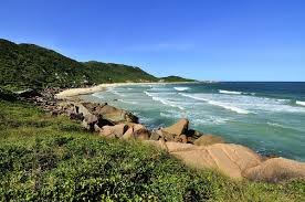 Projeto busca regulamentar nudismo na Praia da Galheta, em Florianópolis