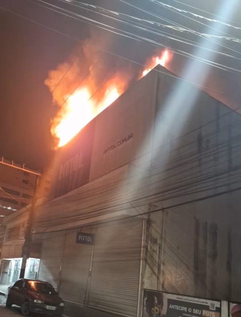 Incêndio destrói loja em Brusque e gera prejuízo de R$ 8 milhões