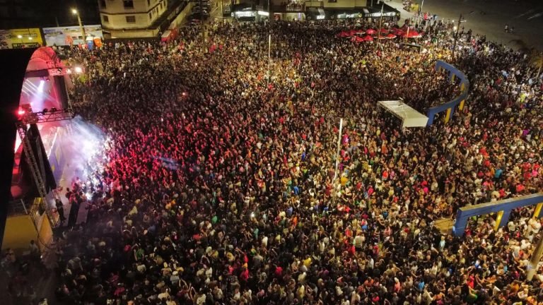Multidão celebra 29 anos de Balneário Arroio do Silva com show e inauguração do calçadão