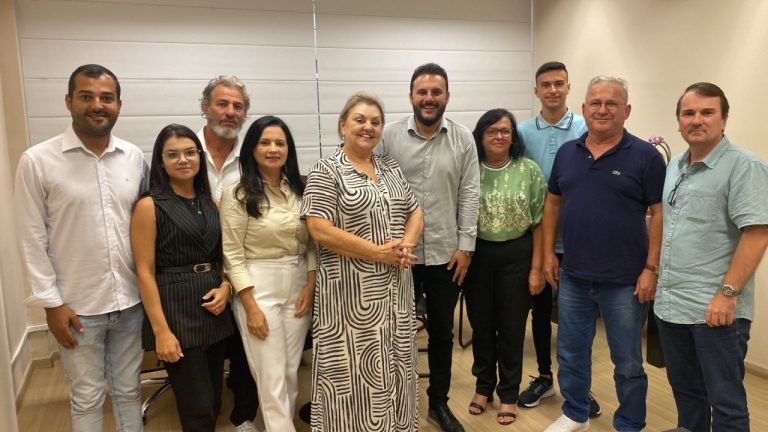 Prefeito de Pescaria Brava busca recursos para restaurar igreja histórica