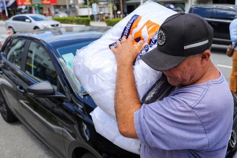 Estado envia ajuda humanitária para famílias afetadas pelas chuvas em SC