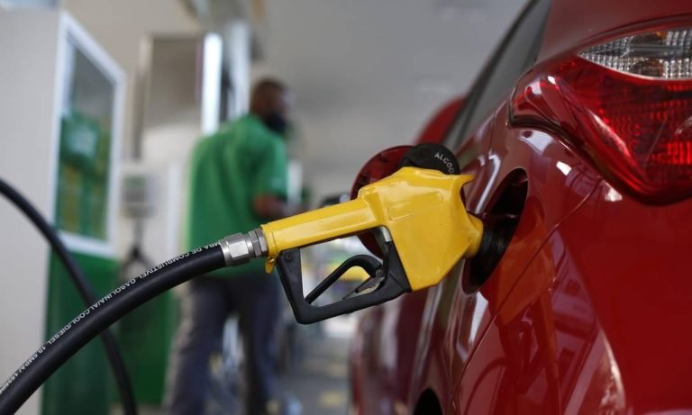 Gasolina em SC varia até R$ 0,37 entre cidades; confira os preços