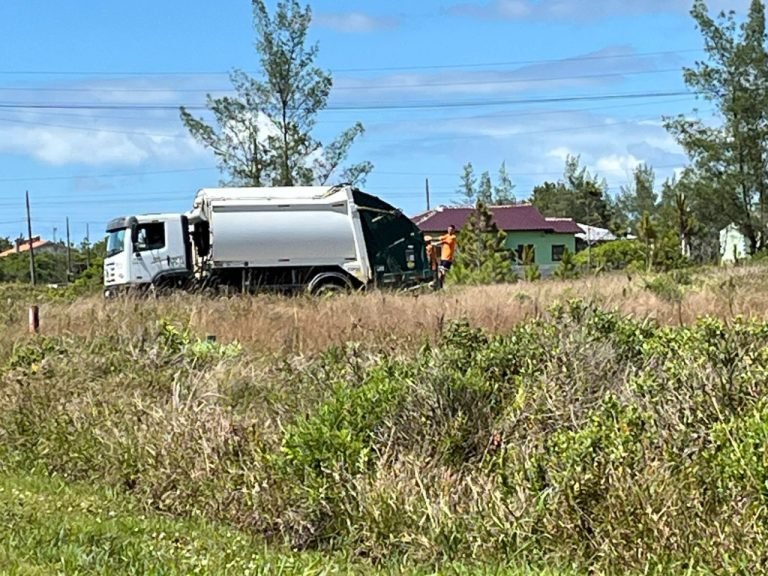 Prefeitura de Laguna notifica empresa de coleta de lixo por falhas no serviço