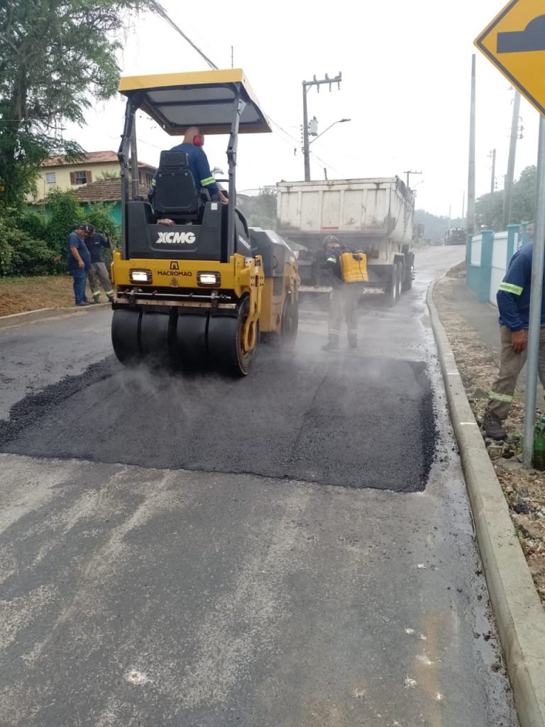 Novos quebra-molas são instalados na SC-437 entre Pescaria Brava e Imaruí