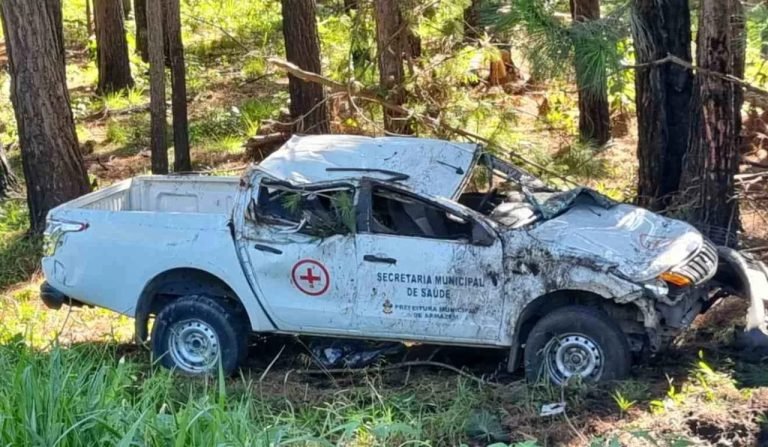 Grave acidente com ambulância na BR-116 deixa um morto e quatro feridos