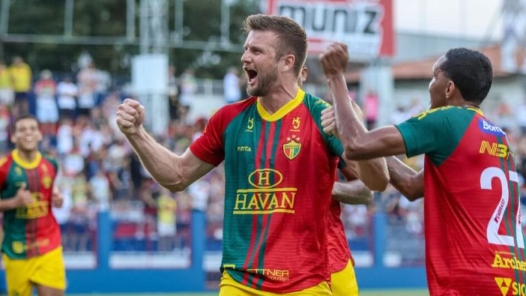 Brusque vence Hercílio Luz por 3 a 1 e avança para as quartas do Catarinense