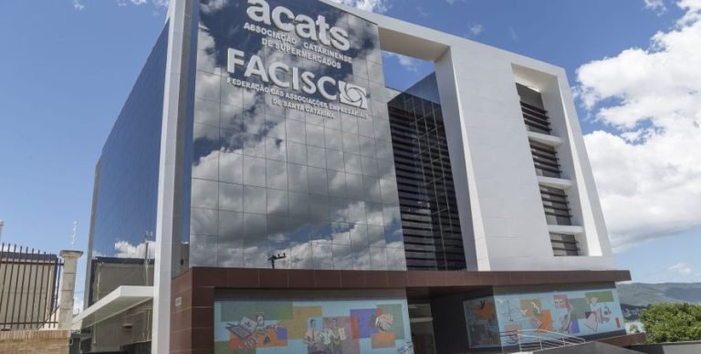 Proposta de aumento de vagas na Câmara federal gera polêmica e reação da FACISC