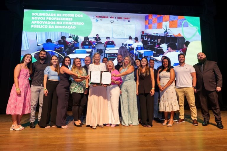 Professores tomam posse na rede estadual de SC após o maior concurso público da Educação