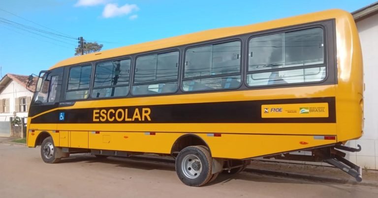 Prefeitura de Pescaria Brava mantém transporte universitário gratuito