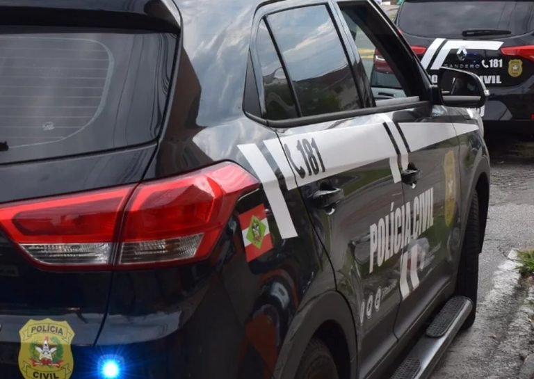 Homem é preso por tentar afogar filha de 2 meses em Garopaba