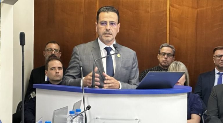 Dívida milionária e promessas: prefeito Soratto discursa na abertura do Ano Legislativo