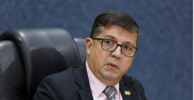 Vereador de Itajaí morre após cair em costão durante trilha na Praia Brava