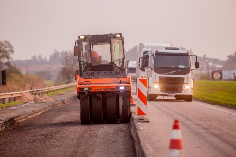 CCR ViaCosteira realiza reparos na BR-101 em Jaguaruna