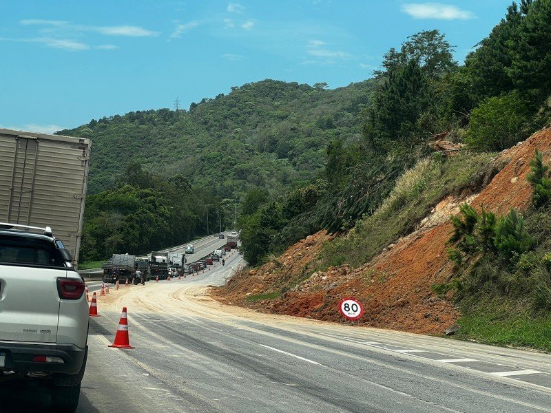 16ef2b9e-9a26-4339-97c3-201fc293e121