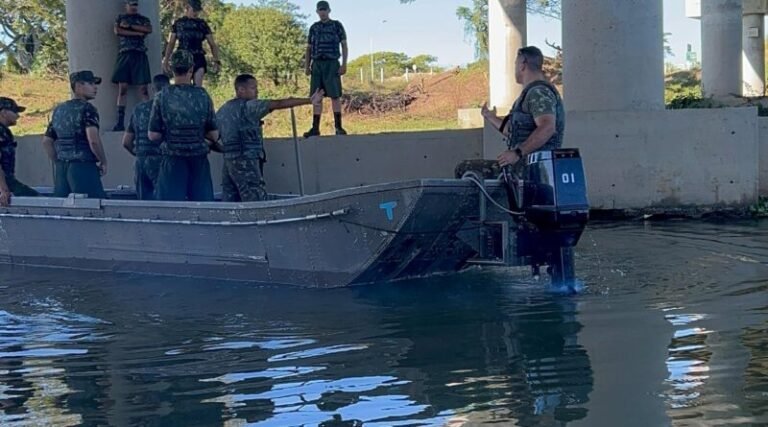 Mutirão retira 5 toneladas de entulho do Rio Tubarão