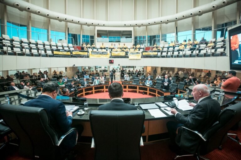 Pelo Estado – Governo do Estado tem pacote de projetos aprovados na Alesc