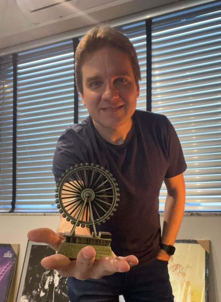 Catarinense Cícero Fiedler recebe prêmio global por inovações no turismo