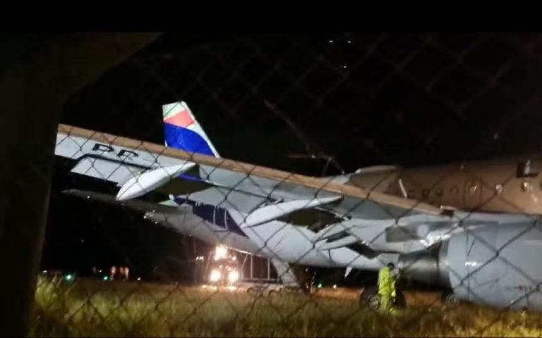 FAB investiga avião que ultrapassou pista e parou em gramado em SC