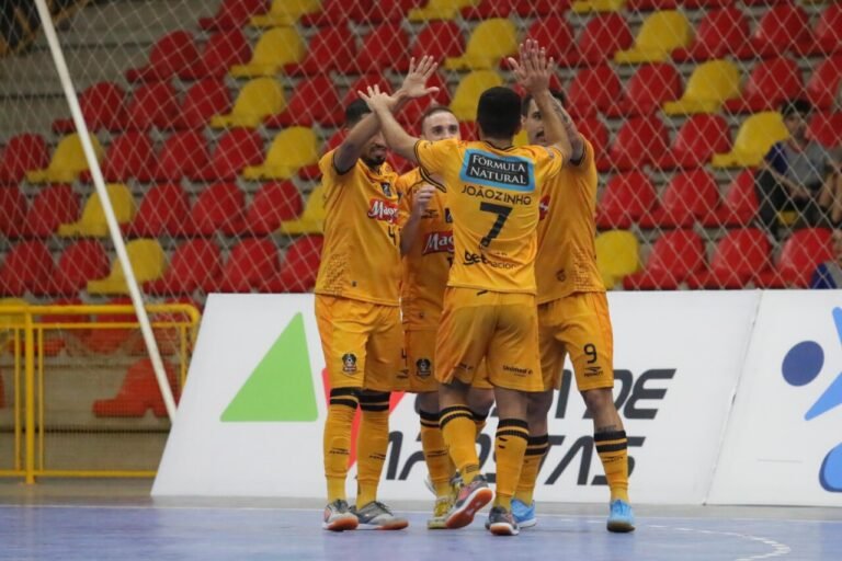 Tubarão Futsal é superado pelo Magnus em jogo polêmico