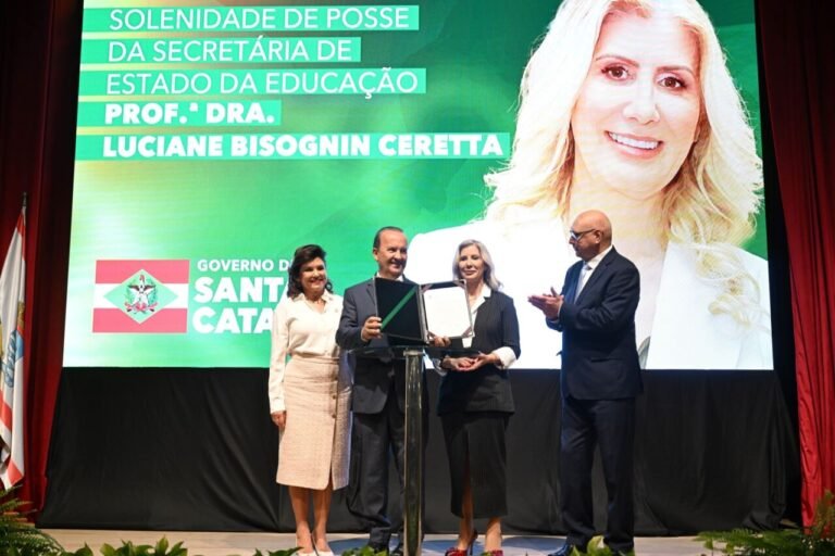 Luciane Ceretta assume a Secretaria da Educação de SC