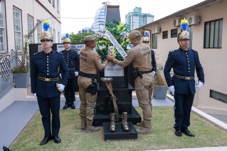 Polícia Militar de SC homenageia heróis que tombaram em serviço