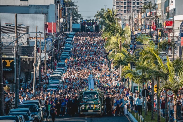 Multidão participa da 177ª Festa de Nossa Senhora Mãe dos Homens