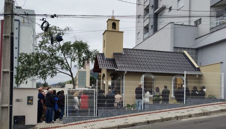 Gruta Nossa Senhora da Cabeça é reinaugurada após reforma em Tubarão