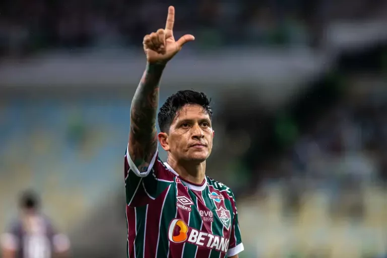 Fluminense vence a Inter por 2 a 0 e avança no Mundial