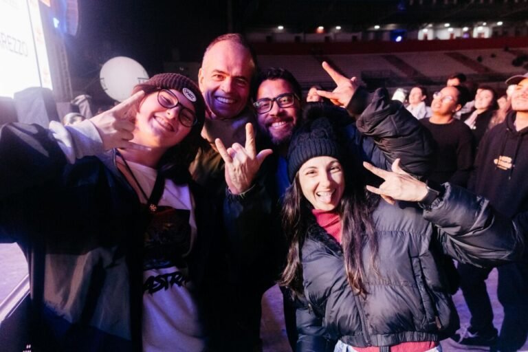 Shows emocionam e público lota estádio na Festa do Pinhão em noite gelada