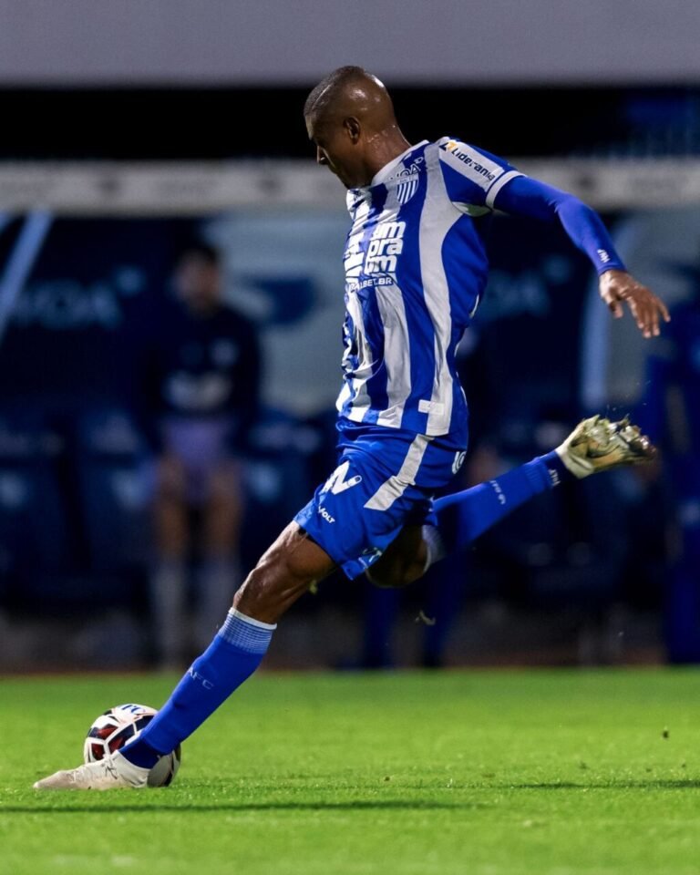 Cléber brilha no Avaí e lidera participações em gols na Série B