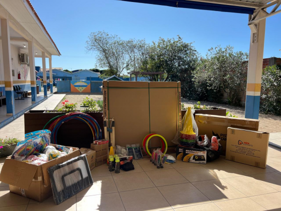 Imbituba entrega kits esportivos a todas as escolas da rede municipal