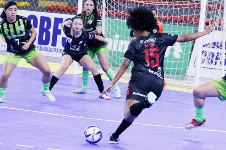 Leoas da Serra joga em casa neste domingo pela Liga Feminina de Futsal