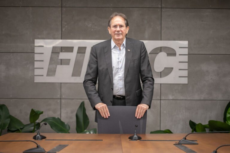 Presidente da FIESC cumpre agenda no Sul catarinense e promove debate geopolítico