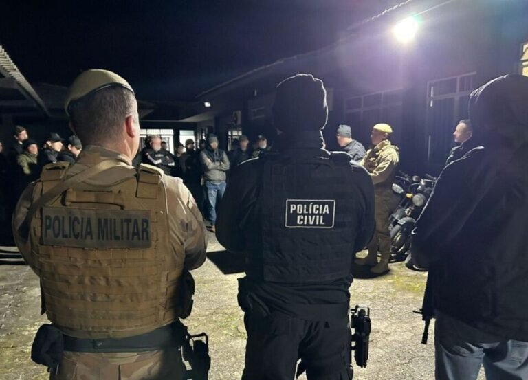Operação “Nó Górdio” prende 19 pessoas ligadas a facção em Imbituba