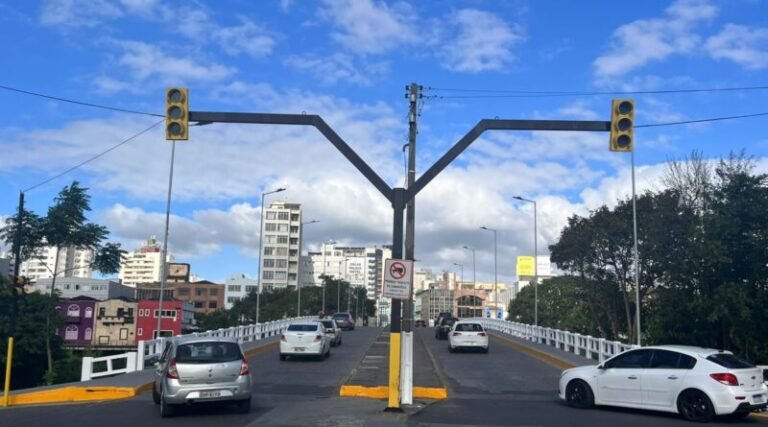 Arcos antigos das pontes de Tubarão são retirados