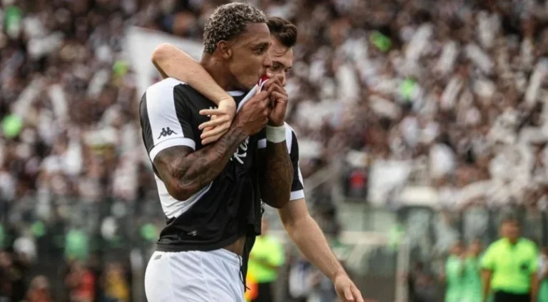 Pressionados, Vasco e Grêmio fazem confronto em São Januário pelo Brasileirão