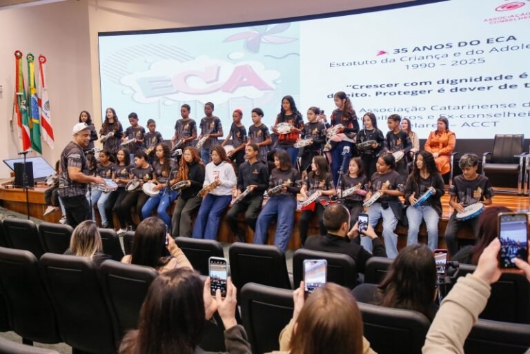SC celebra 35 anos do ECA com evento na Alesc e debate sobre desafios na proteção à infância
