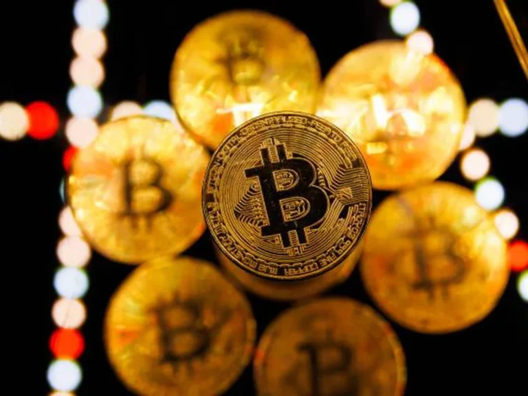 Bitcoin bate novo recorde e ultrapassa US$ 113 mil em alta histórica