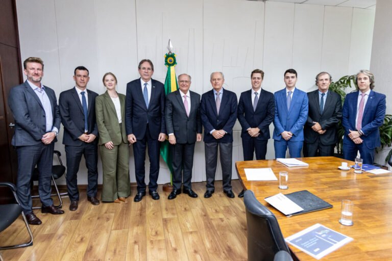 FIESC defende negociação com EUA para conter impactos de tarifaço nas exportações